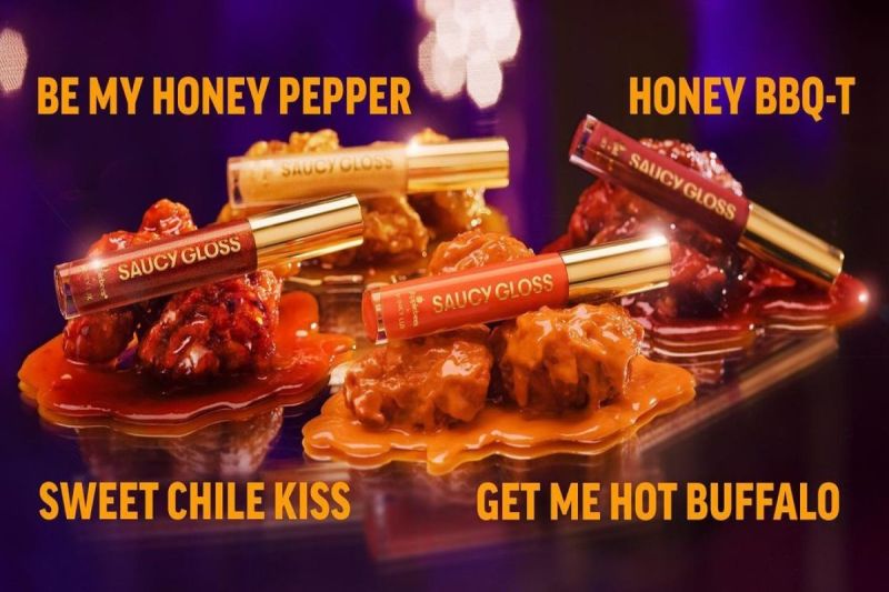 ▲4款唇蜜分別是金色的「Be My Honey Pepper」、煙燻酒紅色的「Honey BBQ-T」、深紅帶金蔥色的「Sweet Chile Kiss」以及奶油珊瑚橘的「Get Me Hot Buffalo」。（圖／IG帳號applebees）