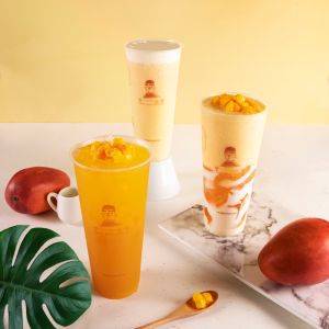 七夕情人節芒果手搖飲買一送一 現場「親親」放閃送金莎 ▲甲文青芒果飲,左起:芒芒文青、芝士芒芒、芒芒雪霜凍。(圖/甲文青提供)