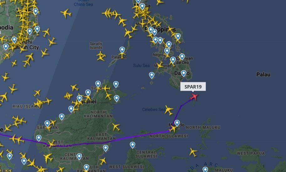 ▲裴洛西的專機避開爭議的南海路線，在長達近6個小時的行程內終於向北轉，預計今晚10時抵達台北松山機場。（圖／翻攝自Flightradar24網站）