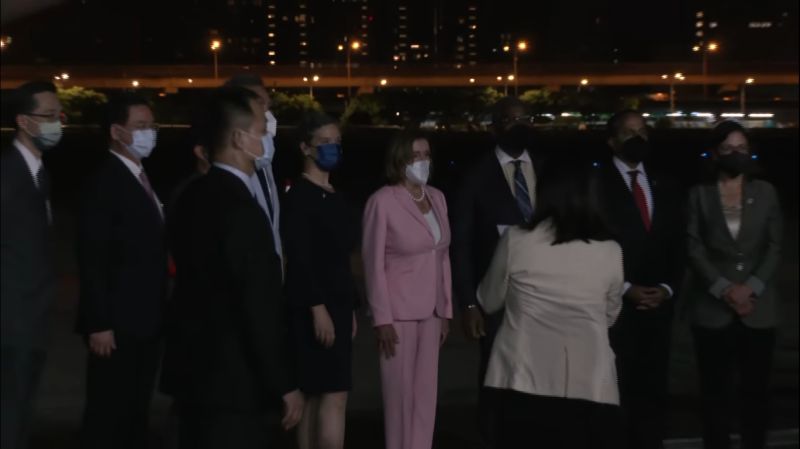 ▲美國眾議院議長裴洛西正式抵達台灣。（圖／翻攝自外交部直播畫面）