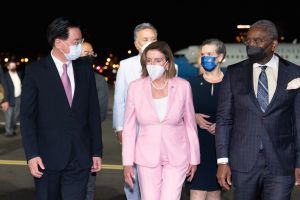 裴洛西抵台ㄇ ▲美國眾議院議長裴洛西昨(2)晚抵達台灣。(圖/外交部提供)