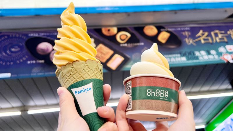 ▲全家超商推出全新口味「芒果椰奶霜淇淋」，七夕1日限定全口味「買一送一」。（圖／業者提供）
