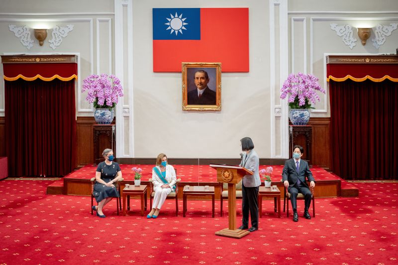 ▲裴洛西在孫曉雅陪同下,與蔡英文、賴清德等人會面。(圖/總統府提供)
