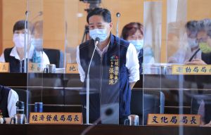 台中200多項產品被中國禁入口 市府:事件短期內難結束 ▲台中市經發局長張峯源表示,全市有120家食品業者、231項品項被中國禁止進口。(圖/記者顏幸如攝,2022.08.03)