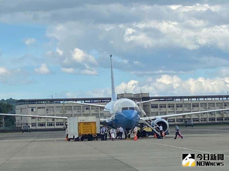 ▲美國聯邦眾議院議長裴洛西搭乘的專機停在松山機場。（圖／記者呂炯昌攝，2022.08.03）
