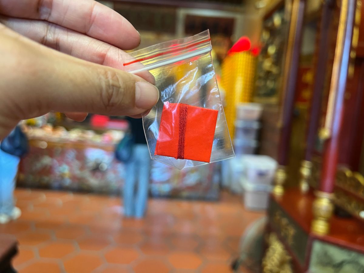 ▲許多單身男女為了獲得好姻緣，都會前往月老廟祈求拜拜。（示意圖／記者周淑萍攝）