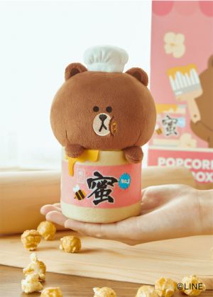 熊大生日!LINE FRIENDS化身小籠包萌翻 黃子佼直播開賣 ▲Pinkoi限定款「蜜熊大」,偷吃甜蜜爆米花,鼓著嘴超可愛。(圖/翻攝自Pinkoi官網)
