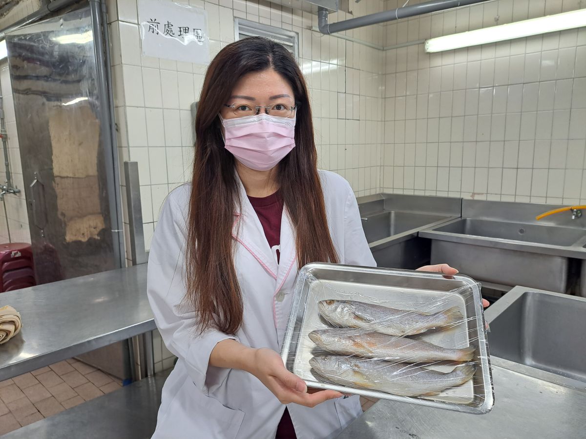 ▲衛生福利部台北醫院營養科營養師朱姵穎提醒，肉品與蔬果新鮮食材在祭拜後、食用前，注意手部清潔衛生，生熟食分開處理及存放。（圖／部北醫院提供）