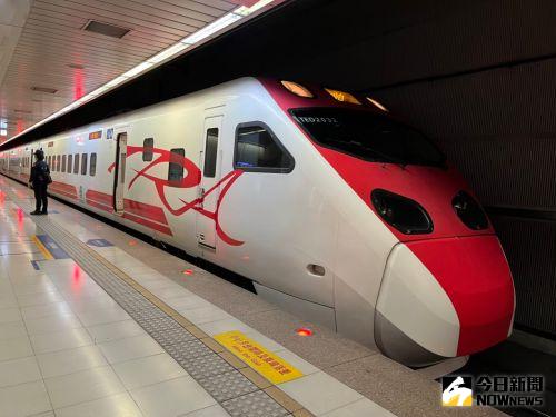 指台鐵殘補式調薪 產工:全面調薪才治本 ▲台鐵產業工會指出,資方未全面調薪,更非薪資結構調整,基層眼中台鐵只是要進行輿論戰,不是想徹底地解決低薪問題。(圖/記者吳嵩浩攝)