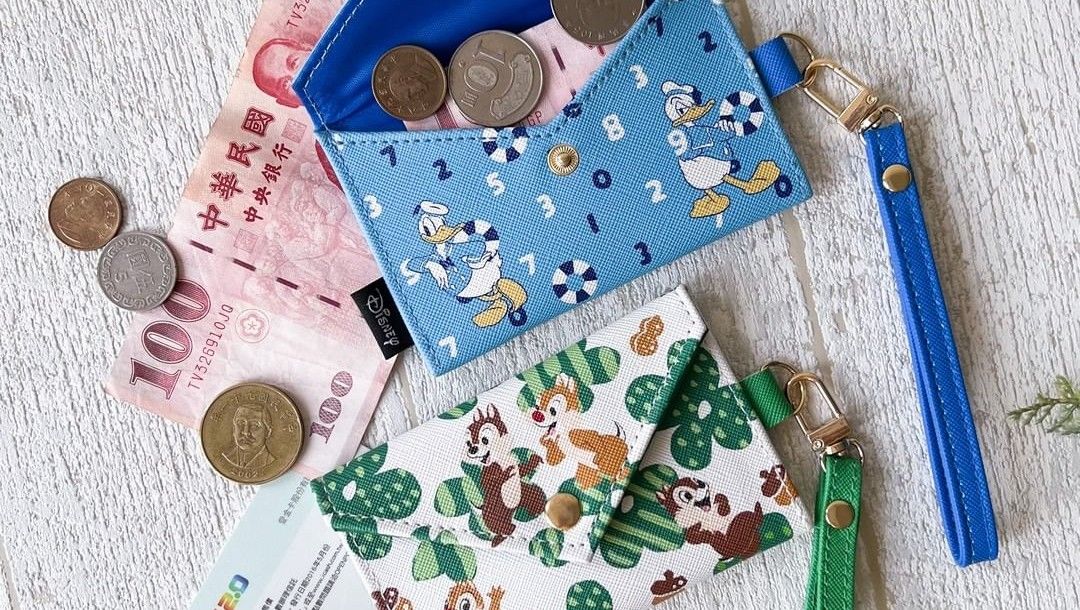 ▲七夕情人節禮物GET！全台7-11今天開搶「迪士尼×SOU．SOU識別證附零錢包」，結帳就能用3折價177元加購。（圖／業者提供）