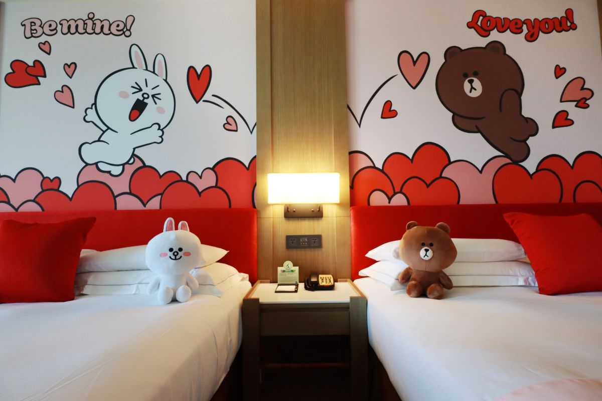 ▲熊大七夕生日號召LINE FRIENDS鐵粉！身分證姓名對中「熊大」2字，即可免費入住麗寶福容大飯店，價值萬元的LINE FRIENDS聯名主題房，不用靠國旅補助即可免費「0元入住」！和熊大8/8同一天生日，也可享主題房88折住房優惠。（圖／翻攝自麗寶福容大飯店）
