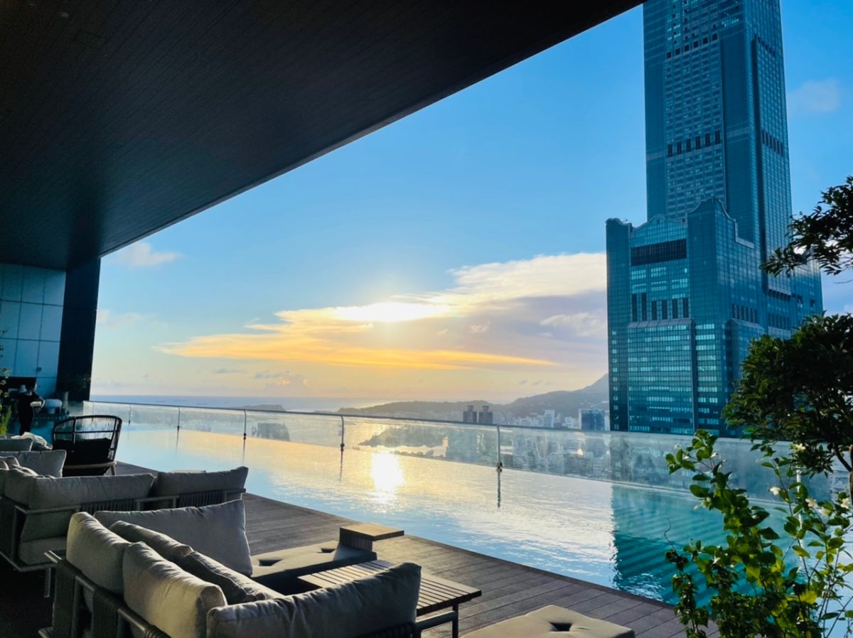 ▲ 承億酒店擁有全球唯一「高空懸挑透明無邊際泳池」，入住能搶先體驗。（圖／承億酒店提供）