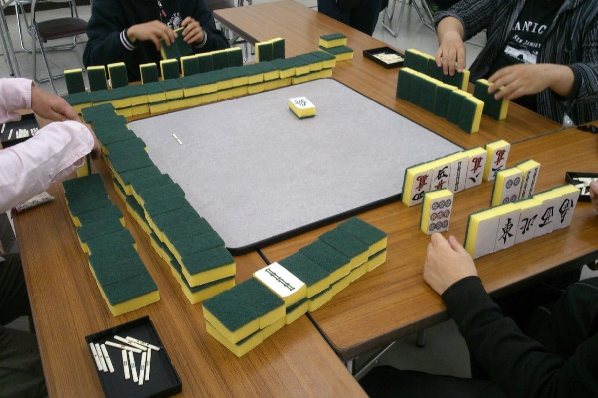 ▲日本網友特製一款「麻將」，洗牌完全無噪音，引起網友熱烈討論。（圖／推特帳號isaki68k）