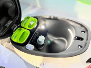 報導 ▲車箱內有 U 型照明燈、車箱香氛等細膩細節,讓女生感受到無微不至的呵護。(圖/品牌提供)