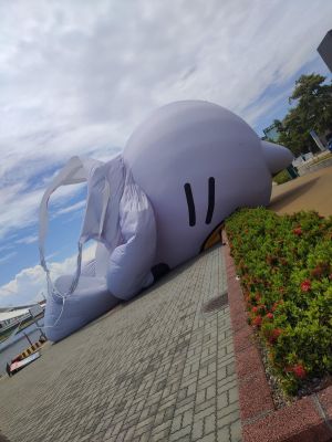 ▲「貓爪抓」被吹到破損整個消風。(圖/翻攝自高雄點) ▲「貓爪抓」被吹到破損整個消風。(圖/翻攝自高雄點)
