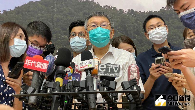 ▲針對挨批「政治渣男」一事，台北市長柯文哲4日回應，表示「口水戰、耍嘴皮的話語，在這種時刻都不用再理。」（圖／記者丁上程攝，2022.08.04）