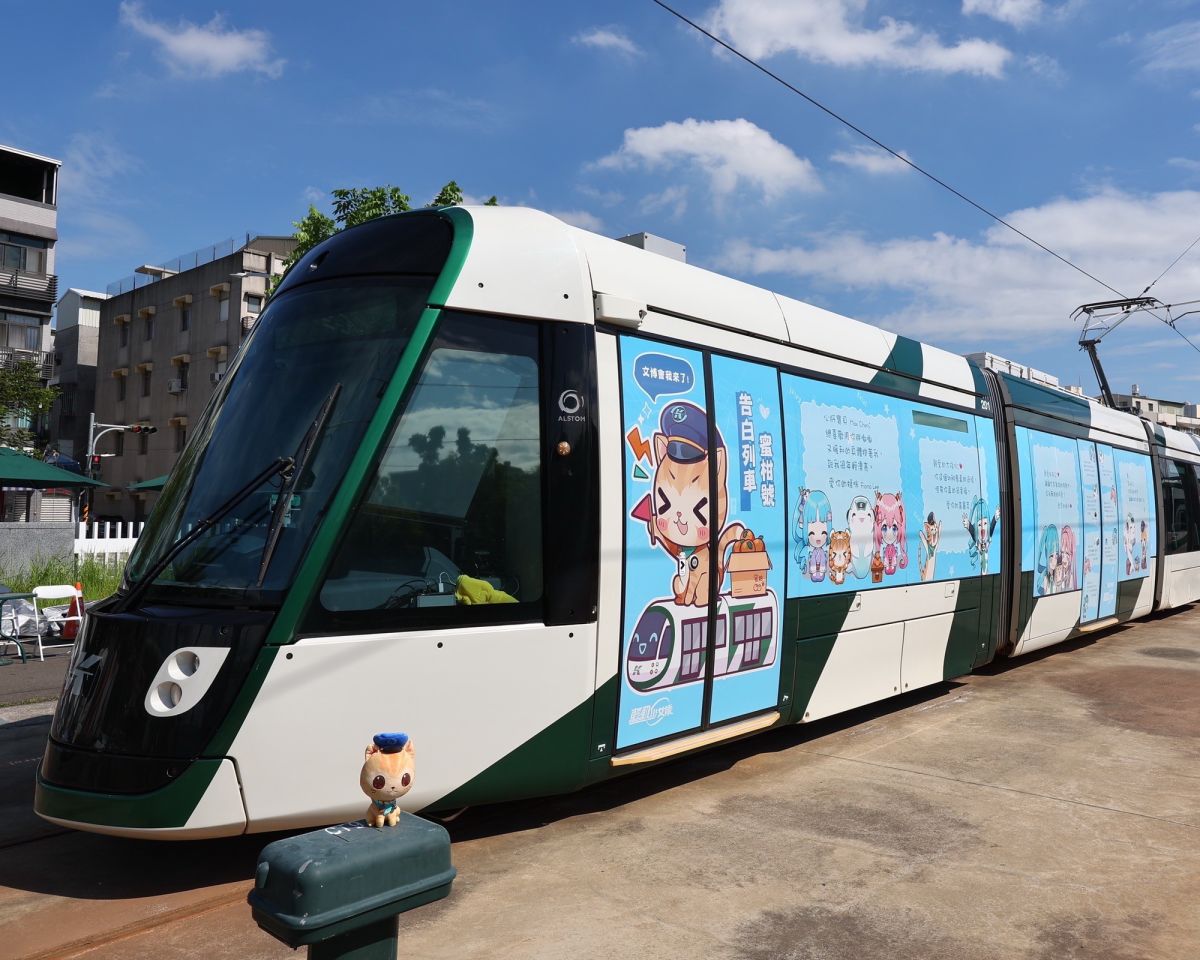 ▲高雄捷運七夕告白列車蜜柑號首航。(圖／記者黃守作攝，2022.08.04)