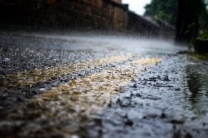 天氣、颱風、下雨(示意圖/取自pixabay) ▲今天受到颱風外圍環流影響,迎風面水氣增多,東南部和恆春要防大雨。(示意圖/取自pixabay)