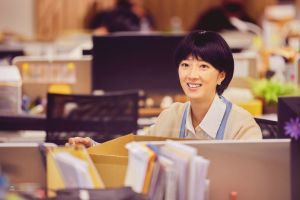 ▲在《台北女子圖鑑》裡,桂綸鎂飾演的林怡姍是從台南北上工作的小資女,角色跨度超過20年。(圖/Disney+提供) ▲在《台北女子圖鑑》裡,桂綸鎂飾演的林怡姍是從台南北上工作的小資女,角色跨度超過20年。(圖/Disney+提供)