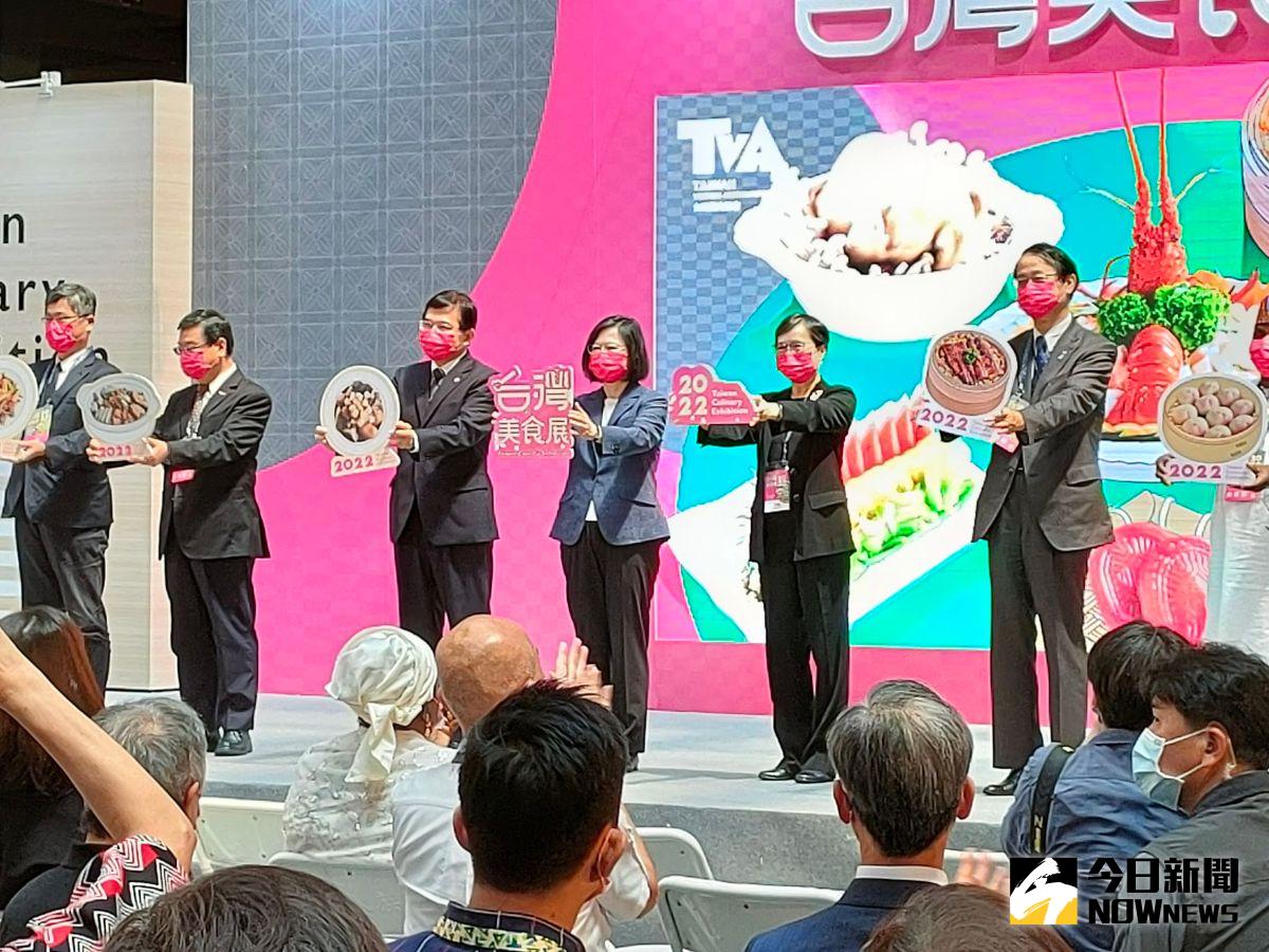 ▲中國昨（4）日在台灣週邊進行實彈射擊演習，今（5）日總統蔡英文出席台灣美食展時斥責「這是不負責任的做法」。（圖／記者許若茵攝，2022.08.05）