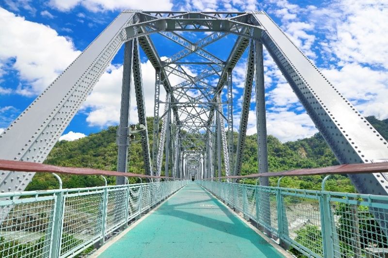 ▲后豐鐵馬道花梁鋼橋，台灣目前碩果僅存的幾座鋼桁架橋之一。（圖／觀旅局提供2022.8.5）