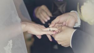 ▲女友姓諸葛,要求婚後小孩跟她姓,男網友崩潰,家人超級反對,婚可能結不了。(示意圖/Pixabay) ▲女友姓諸葛,要求婚後小孩跟她姓,男網友崩潰,家人超級反對,婚可能結不了。(示意圖/Pixabay)