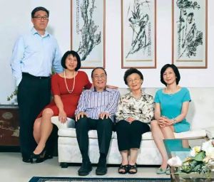 周玉琴和家人合照。(圖/翻攝自推特) ▲周玉琴和家人合照。(圖/翻攝自推特)