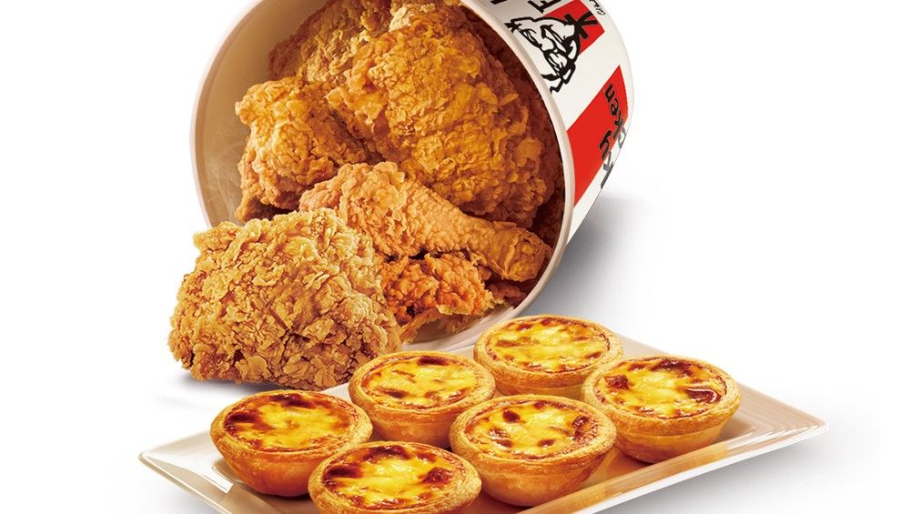 ▲肯德基漲價後，大家都想找出划算優惠救荷包！繼1元大嗑炸雞蛋撻後，再度被挖出3款隱藏優惠代碼，其中40451「5炸雞＋2綠茶」只要275元，抗漲絕對要怒吃。（圖／提供）