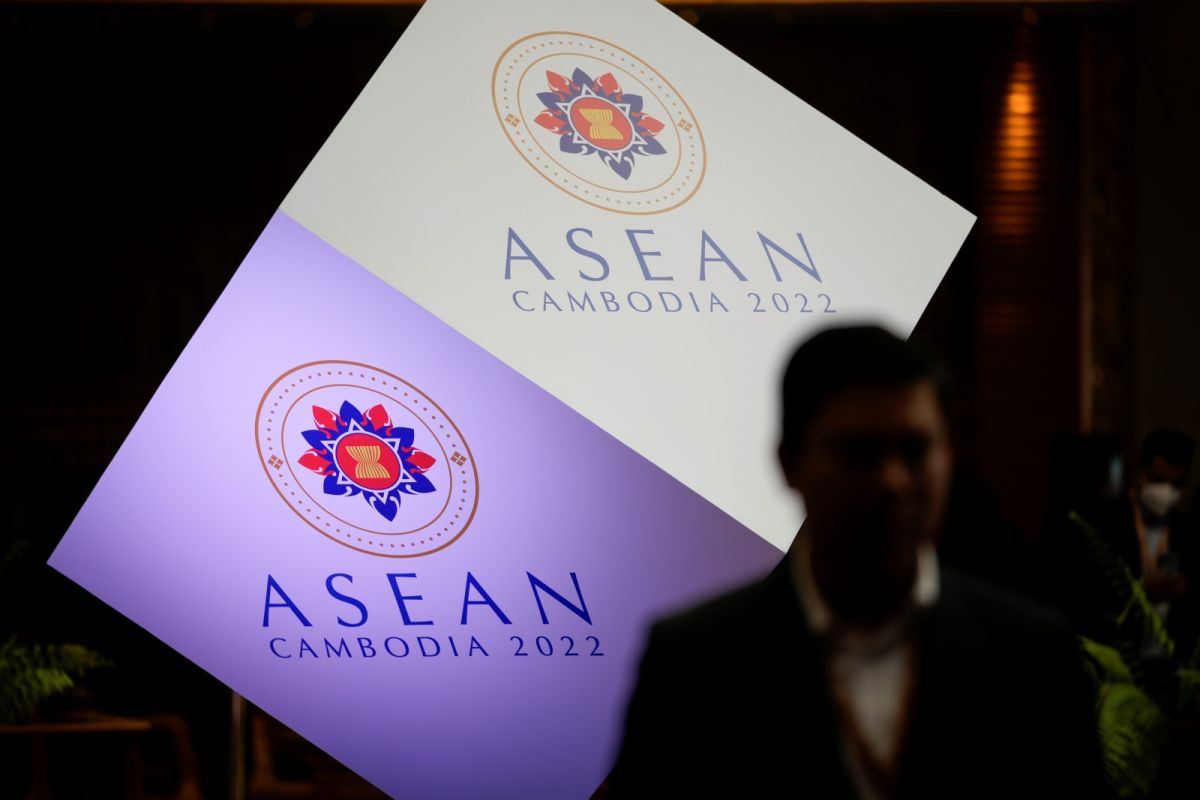 ▲美國、澳洲與日本外交部長，利用東南亞國家協會（ASEAN）外長會議在柬埔寨首都金邊舉行之際，召開三邊戰略對話，對中國連日大規模軍演影響國際和平穩定的行動表示關切，敦促中國立即停止軍演。 （圖／美聯社／達志影像）