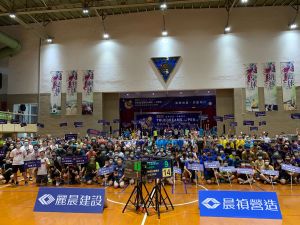 晨禎盃羽球賽結合公益 愛心企業挺「你得分我捐款」 ▲ 第四屆晨禎盃羽球公開賽今日登場,總共有64支隊伍參賽。(圖/主辦單位提供)