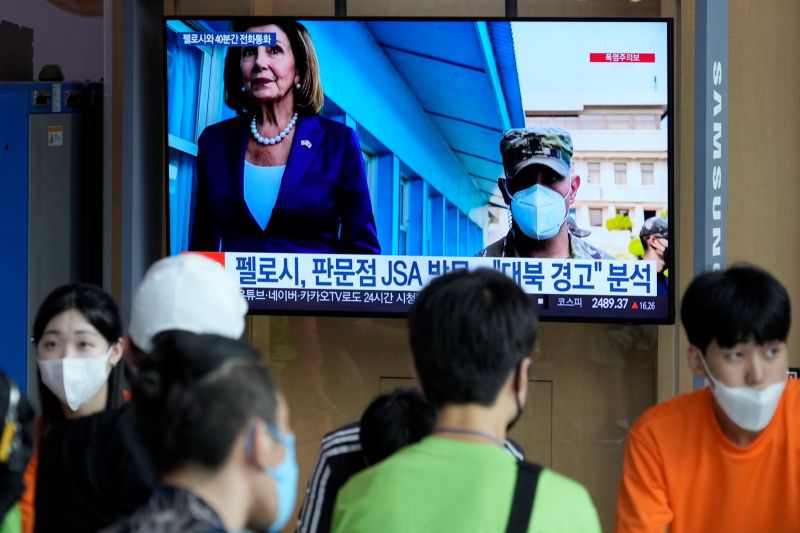 ▲美國聯邦眾議院議長裴洛西（Nancy Pelosi）4日訪問南韓，並前往南北韓間的非軍事區（DMZ），引發北韓政府重話抨擊，稱她是「國際和平最大破壞者」。（圖／美聯社／達志影像）