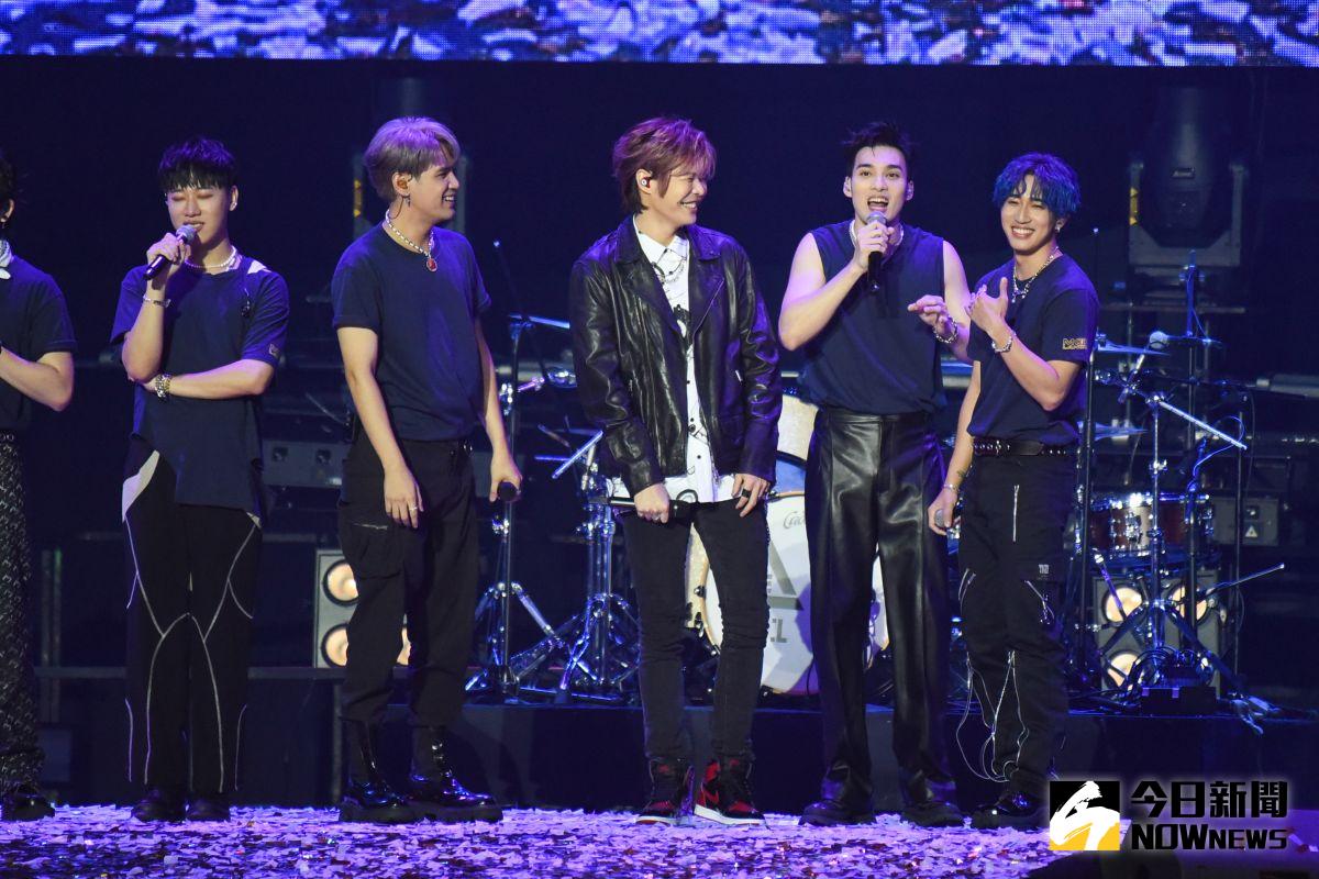 ▲八三夭擔任五堅情演唱會嘉賓。（圖／記者陳明安攝, 2022.08.07）