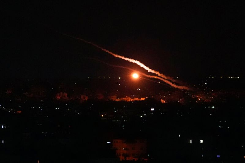 ▲巴勒斯坦伊斯蘭聖戰組織7日晚間已經同意與以色列達成停火協議。圖為停火之前，射向以色列的火箭。（圖／美聯社／達志影像）