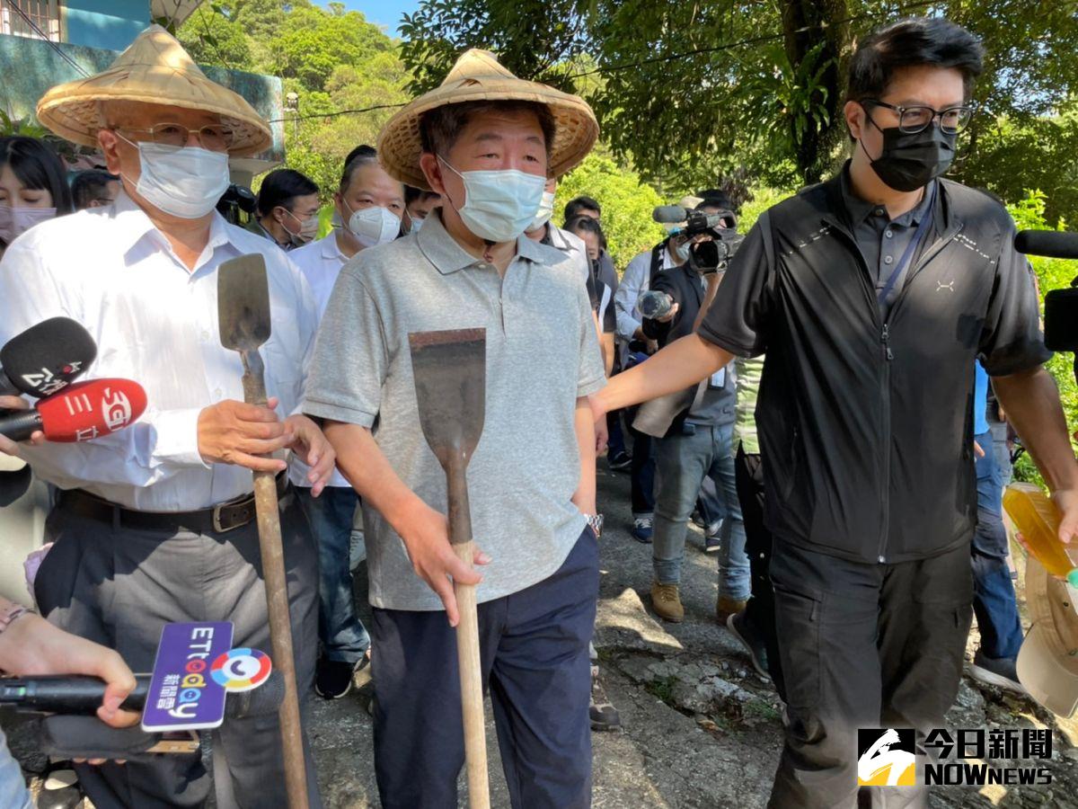 ▲陳時中上午赴貓空採竹筍。（圖／記者黃宣尹攝，2022.08.08）