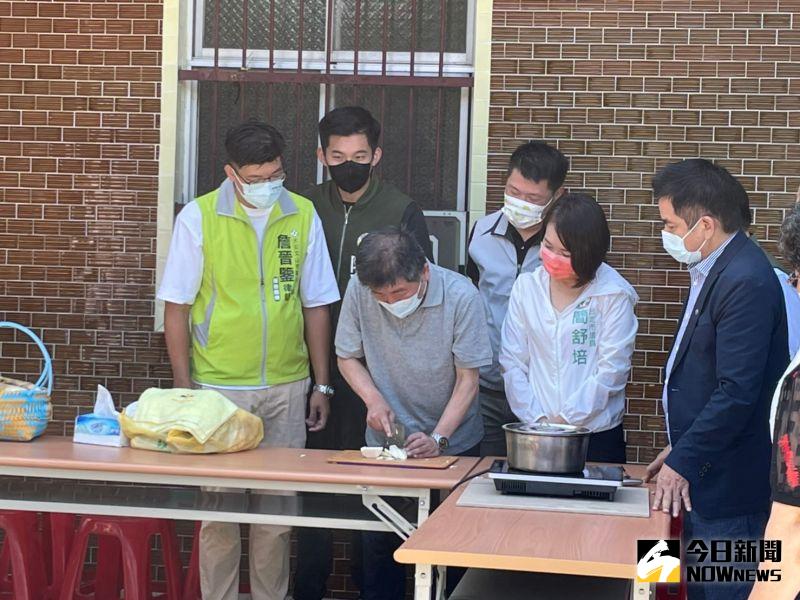 ▲陳時中赴貓空採竹筍,並料理筍湯。(圖/記者黃宣尹攝,2022.08.08)