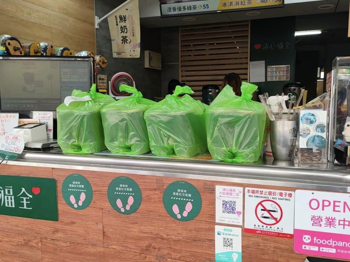 ▲一個名為『想要做愛』的客人點了25杯熱的無糖熱烏龍茶，沒想到結局讓外送員相當傻眼。（圖/外送員的奇聞怪事）