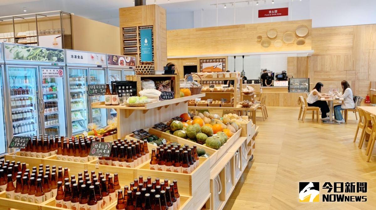 ▲MUJI無印良品岡山門市不僅是全台最大門市，也提供多樣全台首次推出的服務，包含「咖哩輕食餐飲」、「烘焙麵包」等。（圖／記者陳美嘉攝）