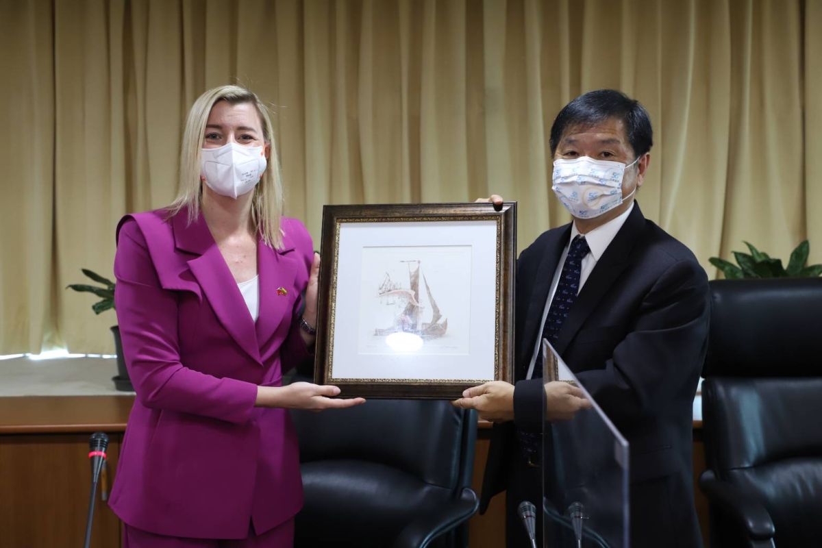 ▲常務次長祁文中今（8）日與立陶宛交通及通訊部政務次長愛格涅會面。（圖／交通部提供）