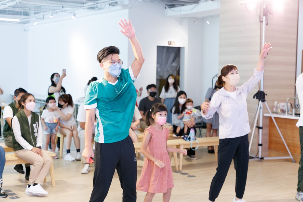 ▲周江杰在新竹合體沈慧虹，其是否參選新竹縣長受到高度關注。（圖／翻攝自沈慧虹臉書）