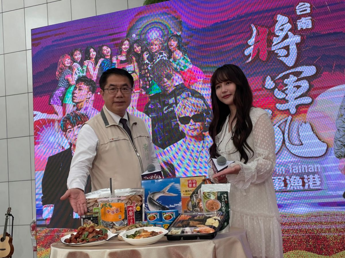 ▲台南市長黃偉哲與歌手琳誼一同宣傳2022台南將軍吼音樂節並介紹西濱美食（圖／記者林怡孜攝，2022,08,08）