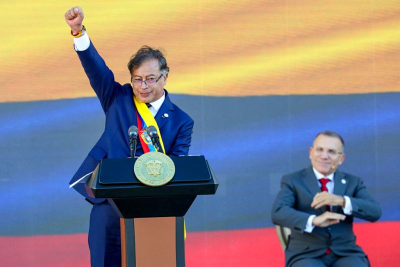 數十萬人前宣誓就職　哥倫比亞首位左翼總統上任
