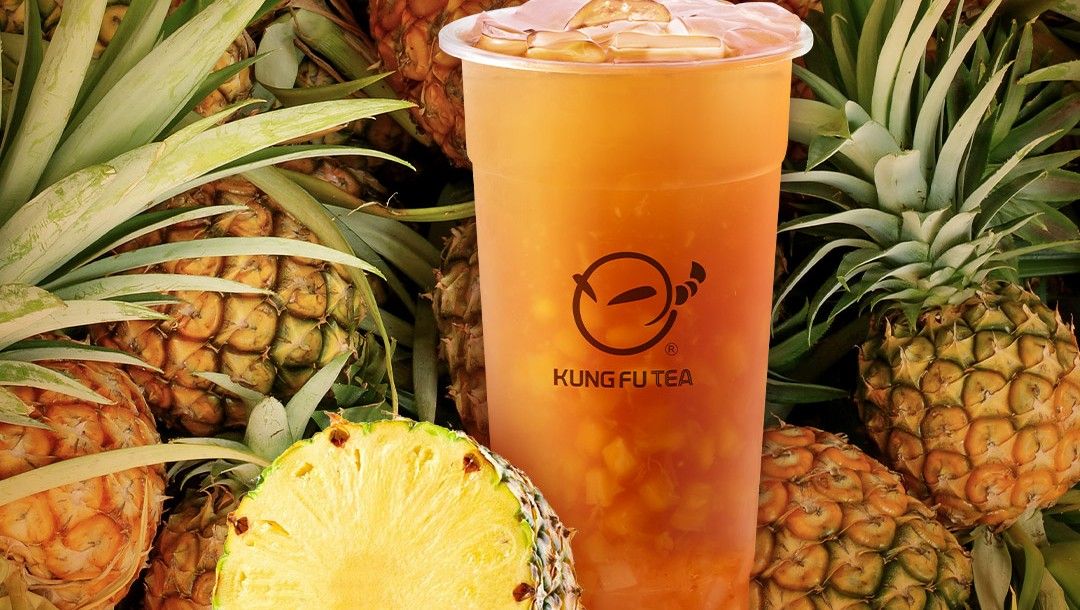 ▲KUNG FU TEA 功夫茶慶祝新品上市，姓名和品名「金鑽鳳梨冰茶」同音有優惠。（圖／業者提供）