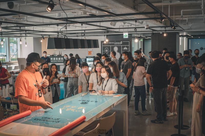 ▲第一屆「2022 橘子啤酒節」，真正實現了台灣員工可以「邊上班邊喝酒」，有如party般的夢幻體驗。（圖／橘子集團提供）