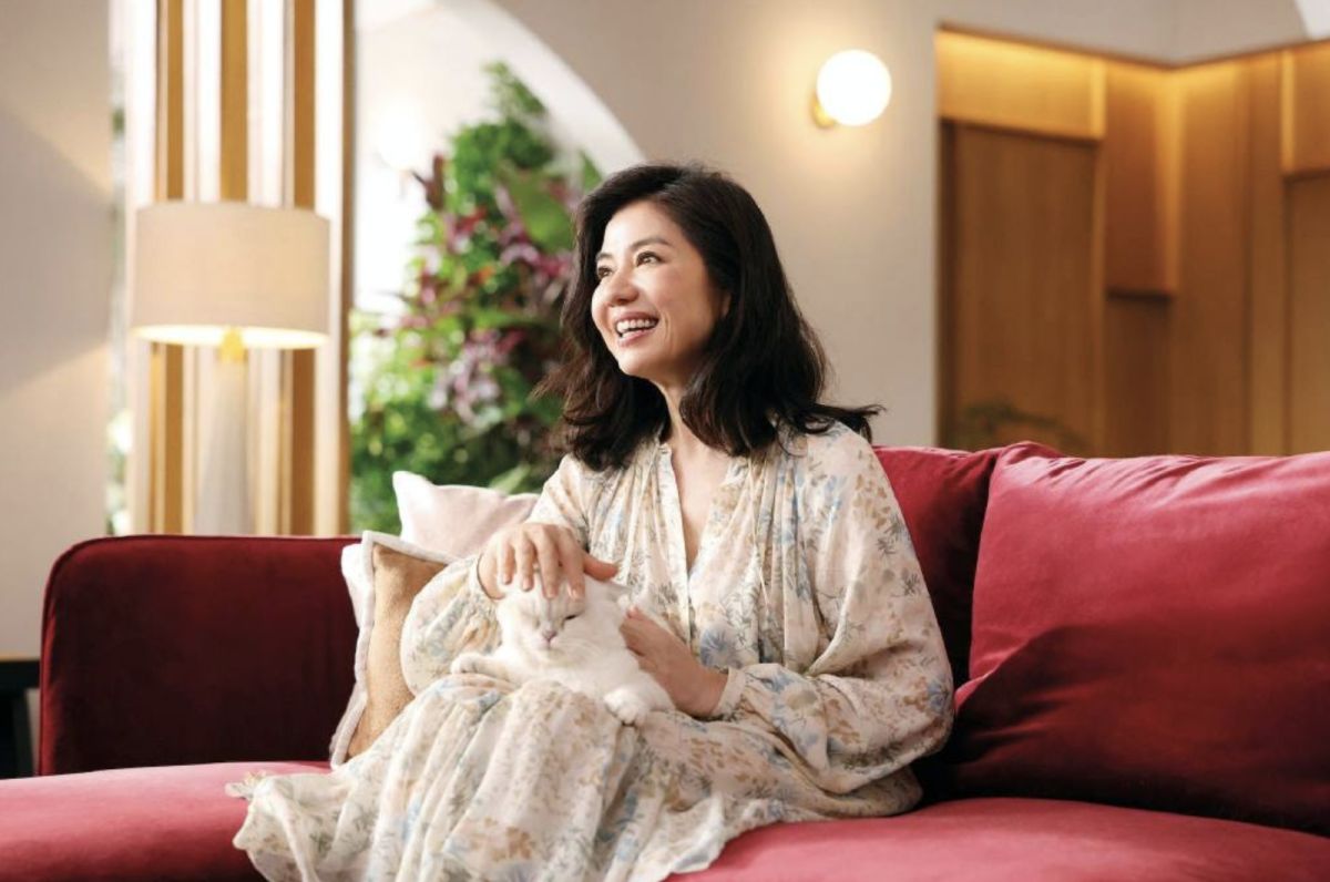 ▲鍾楚紅罕見復出拍廣告，凍齡臉蛋引起網友的熱烈討論。（圖/取自愛上勃拉姆斯微博）