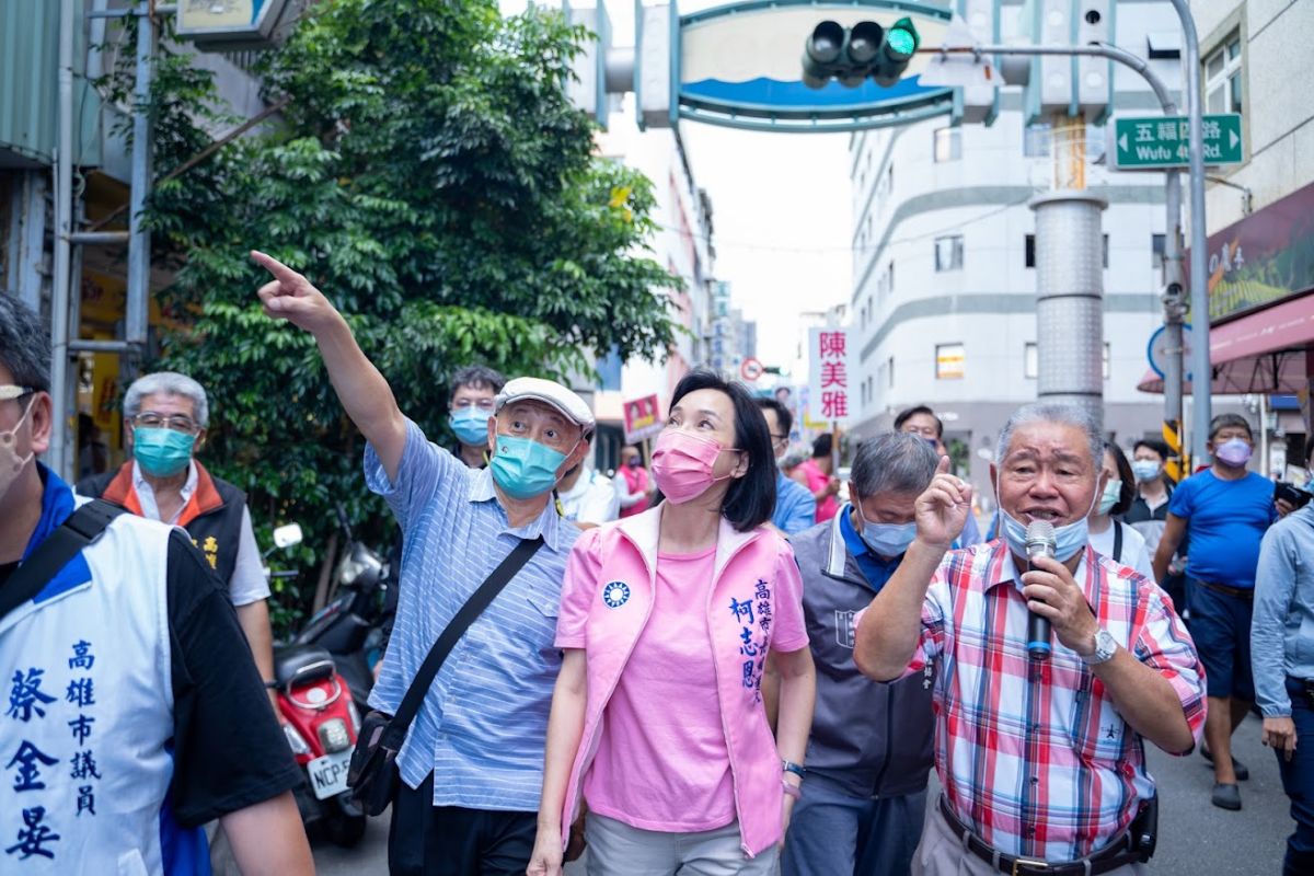 ▲柯志恩指出高雄低薪現況，要市長陳其邁「邁擱裝傻」。（圖／柯志恩團隊提供）