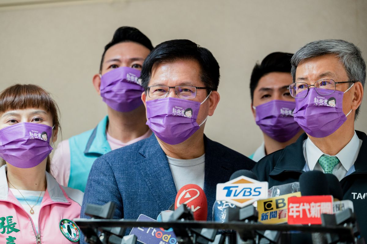 ▲林佳龍與前副總統陳建仁出席新北市小英之友會座談，面對台大認定林智堅碩士論文抄襲案，表達會很團結爭取人民支持（圖／林佳龍競選辦公室提供）