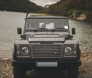 ▲原PO送了爸爸一台Defender當禮物。(示意圖/取自unsplash) ▲原PO送了爸爸一台Defender當禮物。(示意圖/取自unsplash)