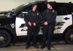 ▲接到這樣詭異的電話後，兩名員警被派去調查。（圖／Youtube： FOX 9 Minneapolis-St. Paul）