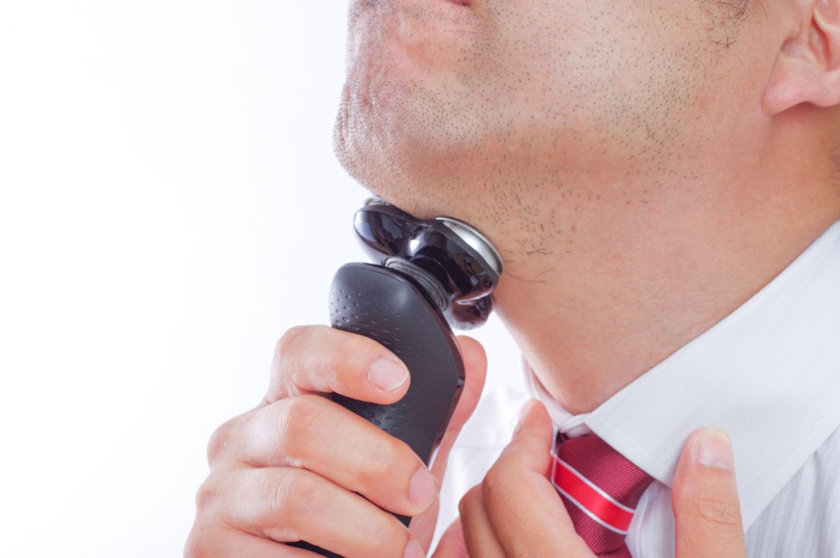 ▲刮鬍子要避免拉扯肌膚，否則容易留下傷口。（示意圖／取自photo AC）