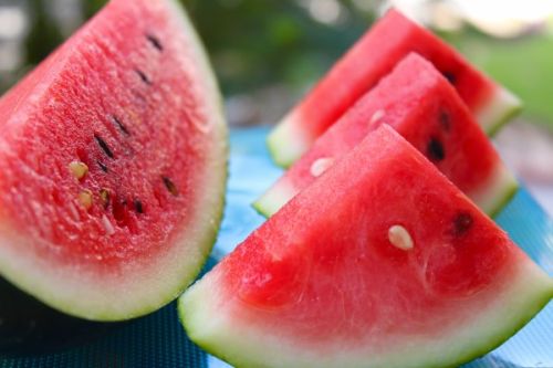 水果熱量曝光!低熱量黑馬是「它」 營養師:甜不一定高 ▲西瓜雖然多汁又香甜,但是水分含量極高,是13款水果中熱量最低的水果。(示意圖,非當事人/取自unsplash)